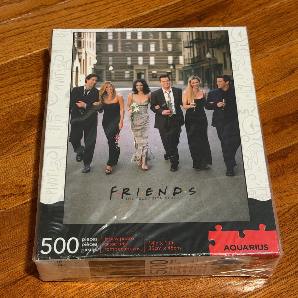 Friends TV Series 500-Piece Jigsaw Puzzle by Aquarius - Black & White Cover Art